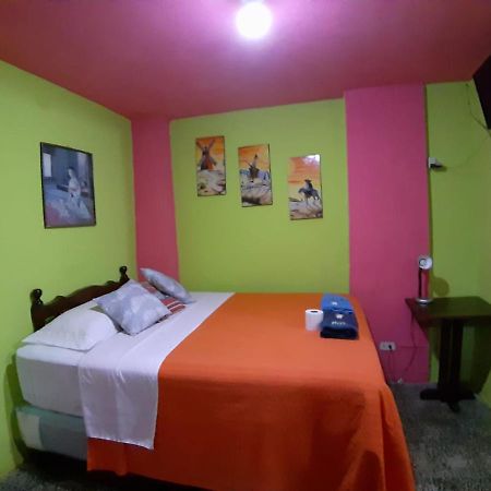Hotel Casa Del Viajero Кетцалтенанго Екстериор снимка
