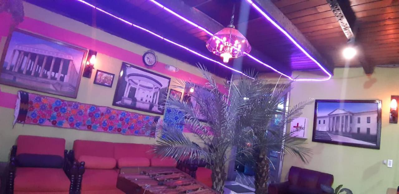 Hotel Casa Del Viajero Кетцалтенанго Екстериор снимка