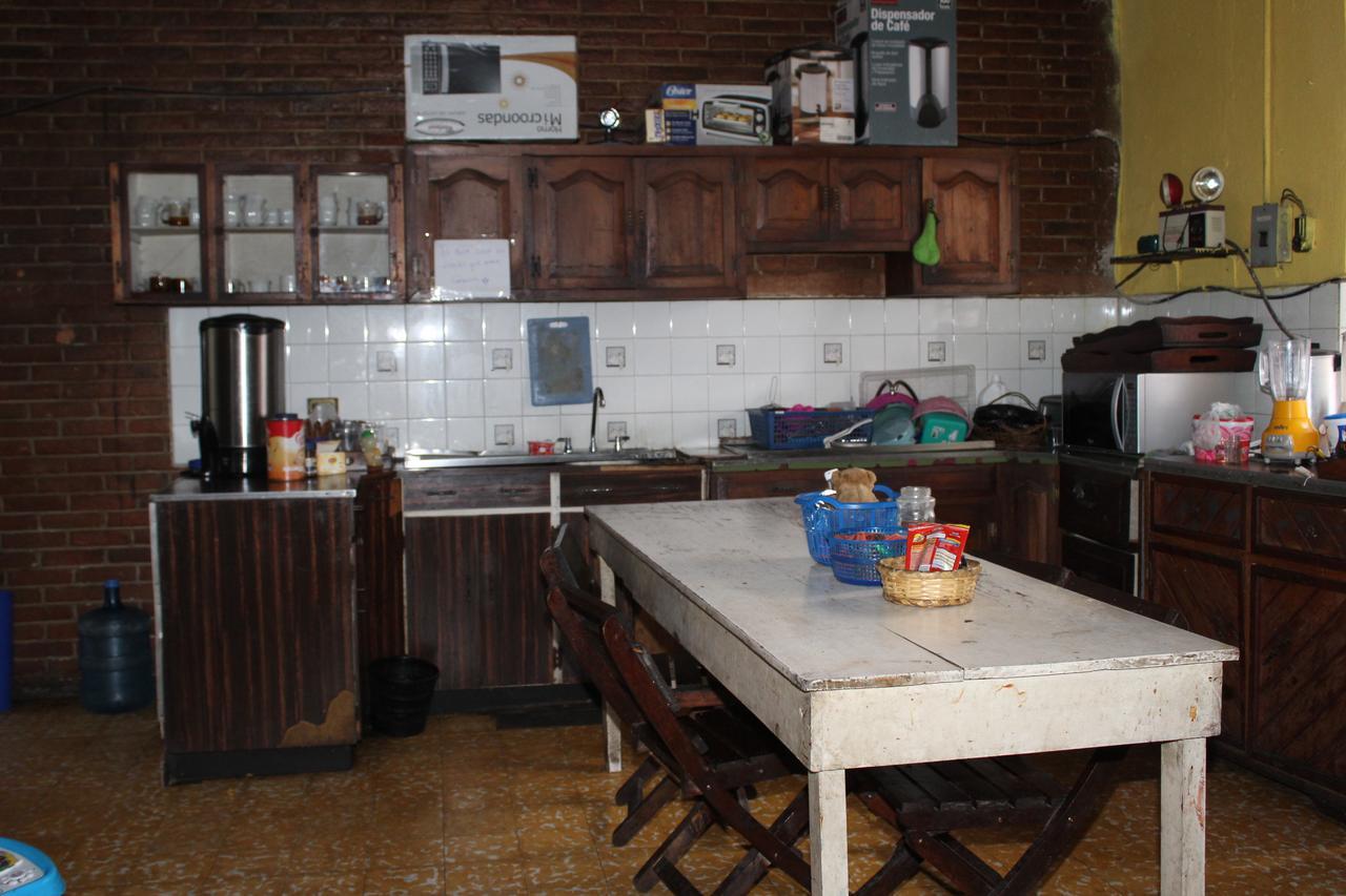 Hotel Casa Del Viajero Кетцалтенанго Екстериор снимка