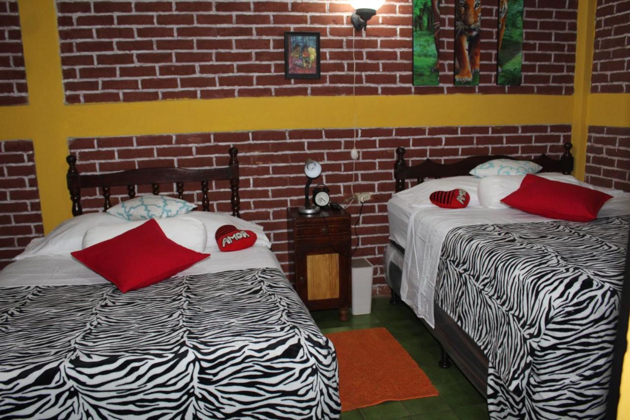 Hotel Casa Del Viajero Кетцалтенанго Екстериор снимка